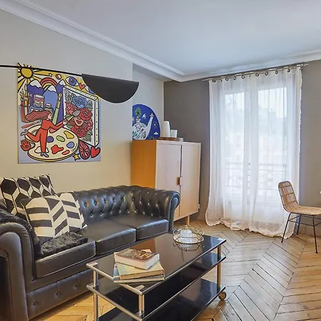 2 Bedrooms Center Of Apartment *