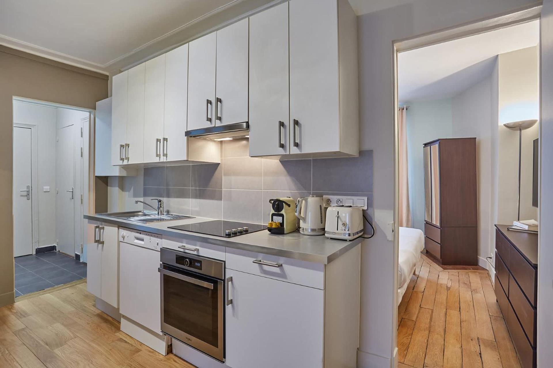 2 Bedrooms Center Of