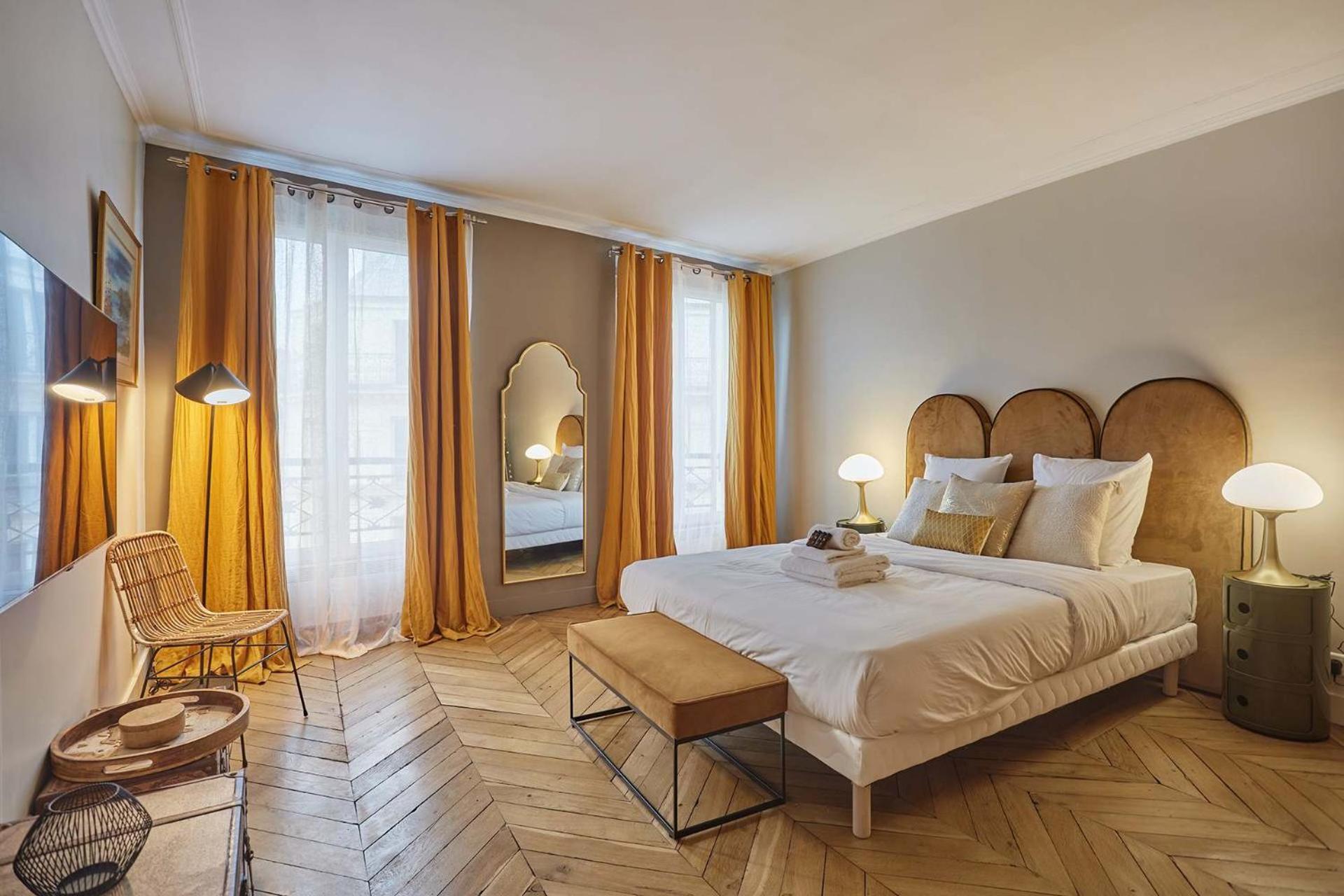 2 Bedrooms Center Of *