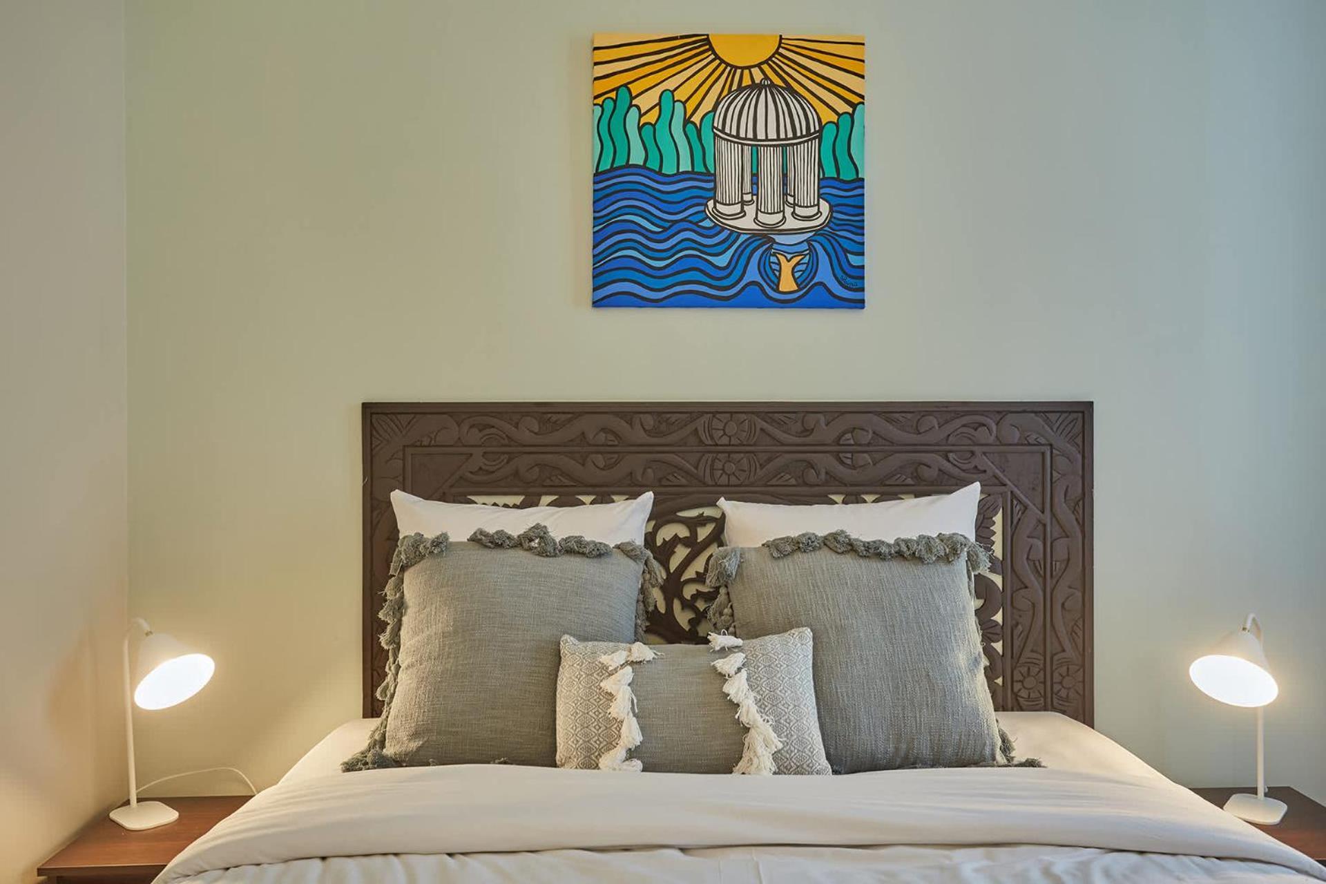 2 Bedrooms Center Of *